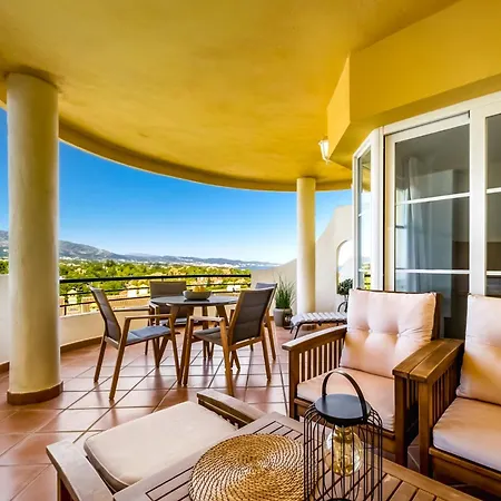 Апартаменти Sea-view 2br - Walk To Puerto Banus - Aloha Golf Марбелья