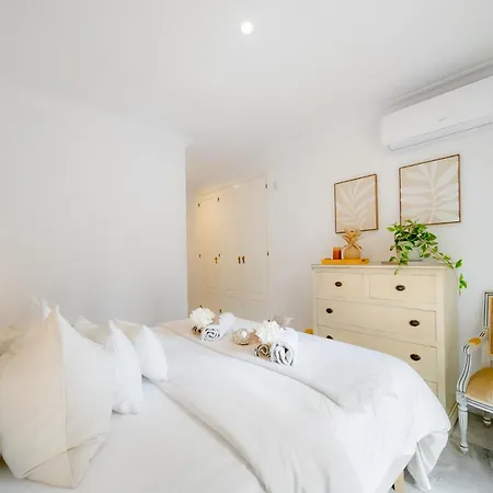 Апартаменти Sea-view 2br - Walk To Puerto Banus - Aloha Golf Марбелья